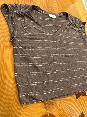 Loft V-Neck T-shirt Size L